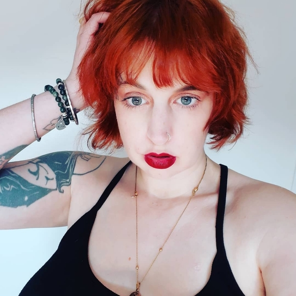 Meet your Posher, Amanda - Picture 3 of 4